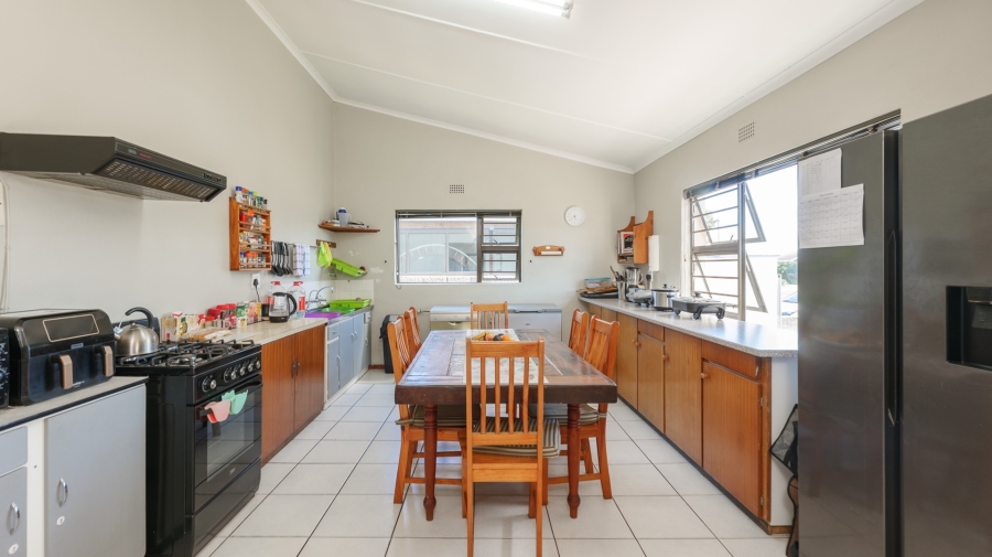5 Bedroom Property for Sale in Struisbaai Western Cape